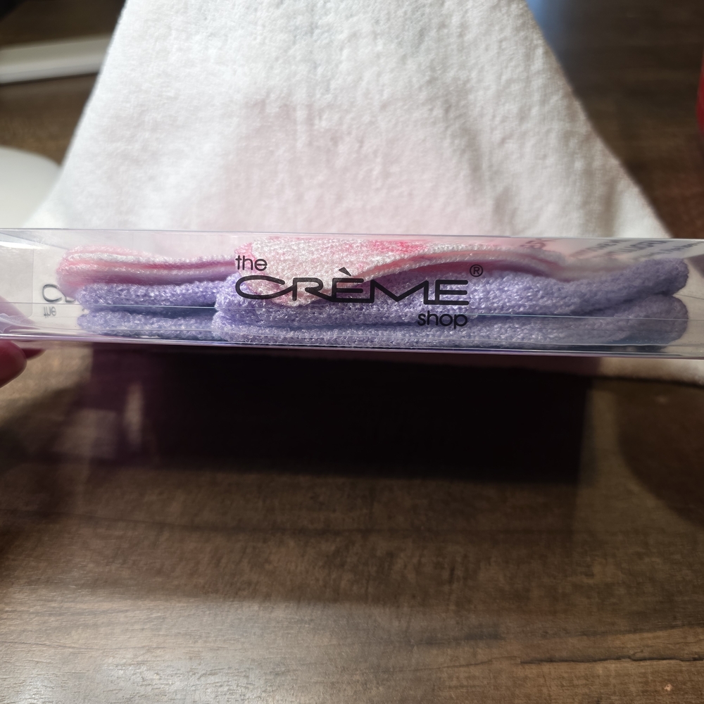 The Crème Shop Pink Exfoliating Gloves - Picture 3 of 3